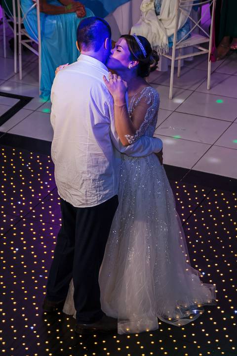 As melhores ideias e inspirações criativas de fotos dos noivos no Espaço Buffet Espaço Du Chief'