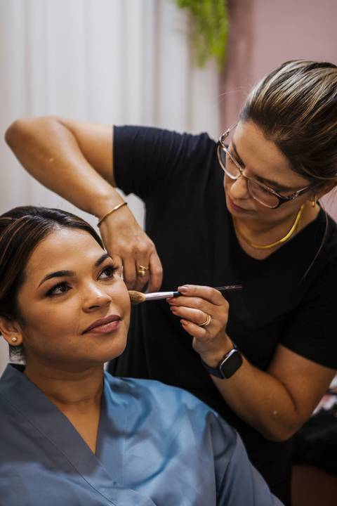 As melhores ideias e inspirações criativas do making of da noiva no salão Puramania'