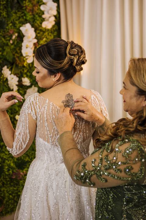 As melhores ideias e inspirações criativas do making of da noiva no salão Puramania'