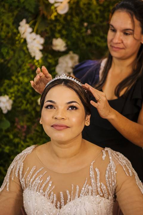 As melhores ideias e inspirações criativas do making of da noiva no salão Puramania'