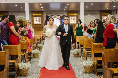 As melhores ideias e inspirações criativas de fotos de casamento na cerimônia na Igreja matriz Nossa Senhora das Graças'