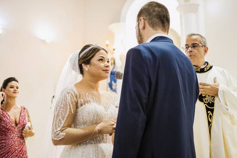 As melhores ideias e inspirações criativas de fotos de casamento na cerimônia na Igreja matriz Nossa Senhora das Graças'