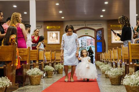 As melhores ideias e inspirações criativas de fotos de casamento na cerimônia na Igreja matriz Nossa Senhora das Graças'