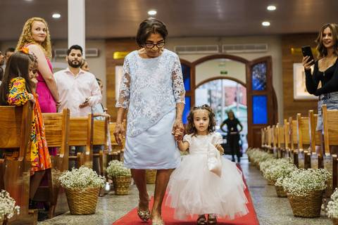 As melhores ideias e inspirações criativas de fotos de casamento na cerimônia na Igreja matriz Nossa Senhora das Graças'