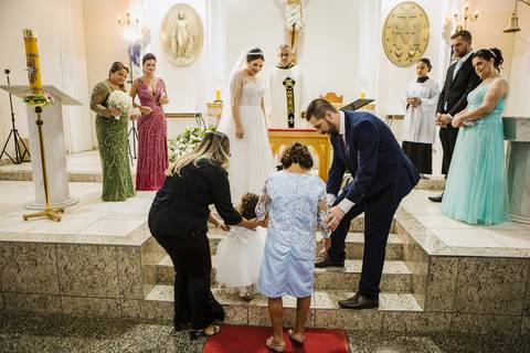 As melhores ideias e inspirações criativas de fotos de casamento na cerimônia na Igreja matriz Nossa Senhora das Graças'