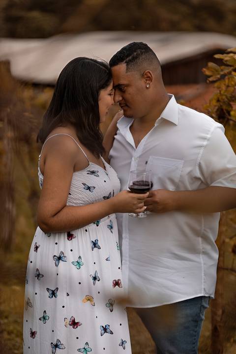 As melhores ideias e inspirações criativas de fotos para ensaio pré wedding na vinícola Bella Aurora - São Roque'