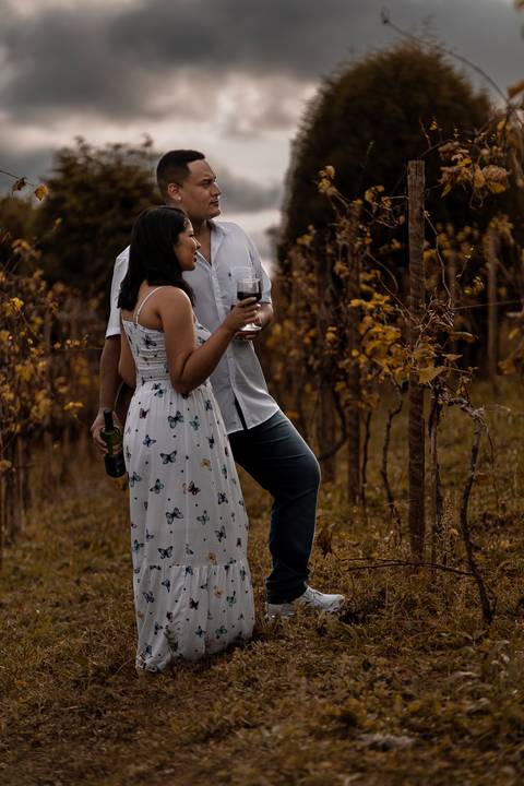 As melhores ideias e inspirações criativas de fotos para ensaio pré wedding na vinícola Bella Aurora - São Roque'