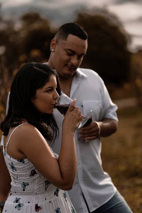As melhores ideias e inspirações criativas de fotos para ensaio pré wedding na vinícola Bella Aurora - São Roque'
