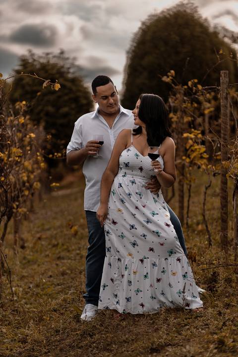 As melhores ideias e inspirações criativas de fotos para ensaio pré wedding na vinícola Bella Aurora - São Roque'