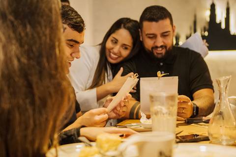 As melhores ideias e inspirações criativas de fotos dos noivos em Barueri - The New York Coffee'