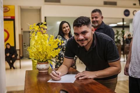 As melhores ideias e inspirações criativas de fotos dos noivos no cartório em Barueri'