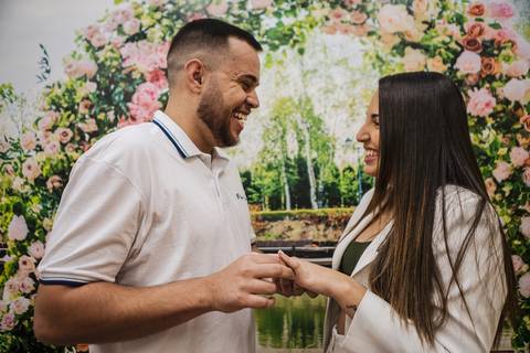 As melhores ideias e inspirações criativas de fotos dos noivos no cartório em Barueri'