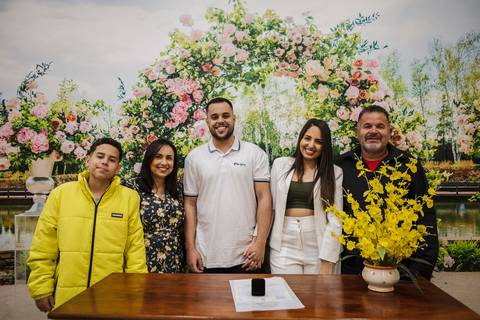 As melhores ideias e inspirações criativas de fotos dos noivos no cartório em Barueri'