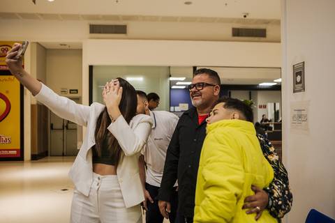 As melhores ideias e inspirações criativas de fotos dos noivos no cartório em Barueri'