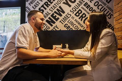 As melhores ideias e inspirações criativas de fotos dos noivos em Barueri - The New York Coffee'