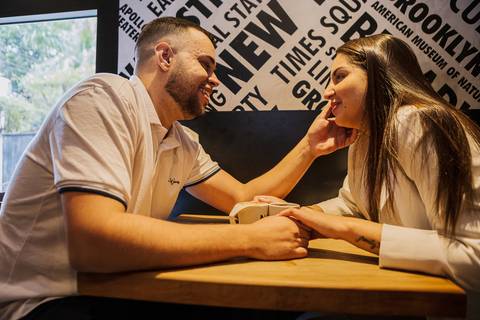 As melhores ideias e inspirações criativas de fotos dos noivos em Barueri - The New York Coffee'