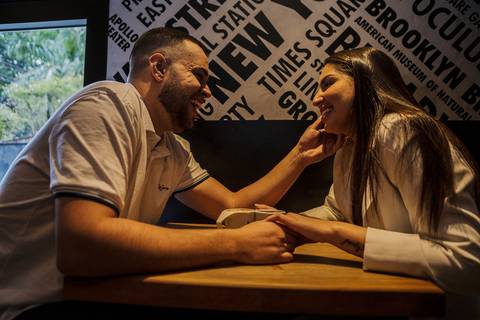 As melhores ideias e inspirações criativas de fotos dos noivos em Barueri - The New York Coffee'