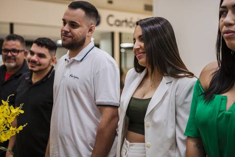 As melhores ideias e inspirações criativas de fotos dos noivos no cartório em Barueri'