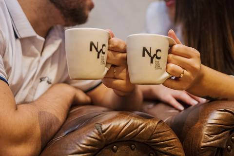 As melhores ideias e inspirações criativas de fotos dos noivos em Barueri - The New York Coffee'