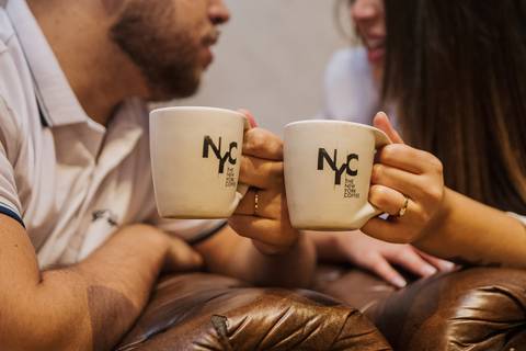 As melhores ideias e inspirações criativas de fotos dos noivos em Barueri - The New York Coffee'