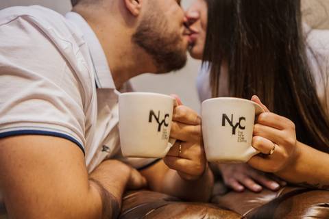 As melhores ideias e inspirações criativas de fotos dos noivos em Barueri - The New York Coffee'