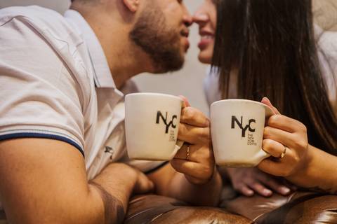 As melhores ideias e inspirações criativas de fotos dos noivos em Barueri - The New York Coffee'