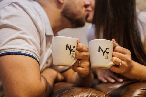 As melhores ideias e inspirações criativas de fotos dos noivos em Barueri - The New York Coffee'