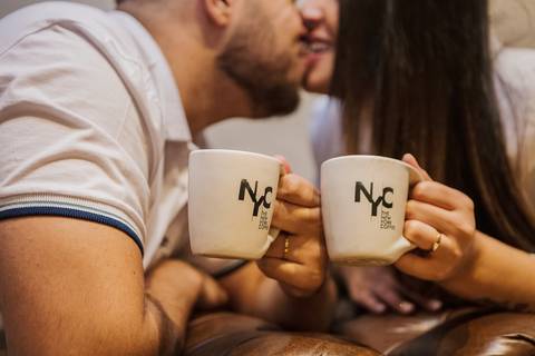 As melhores ideias e inspirações criativas de fotos dos noivos em Barueri - The New York Coffee'