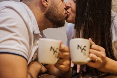 As melhores ideias e inspirações criativas de fotos dos noivos em Barueri - The New York Coffee'