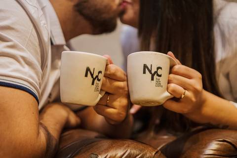 As melhores ideias e inspirações criativas de fotos dos noivos em Barueri - The New York Coffee'