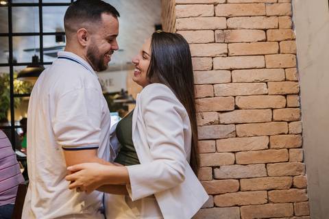 As melhores ideias e inspirações criativas de fotos dos noivos em Barueri - The New York Coffee'