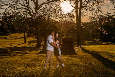 As melhores ideias e inspirações criativas de fotos para ensaio pré wedding no parque Cemucam - Cotia'