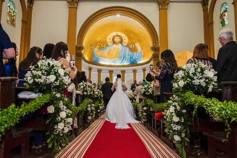 As melhores ideias e inspirações criativas de fotos de casamento na cerimônia na igreja Paróquia Santo Antônio'