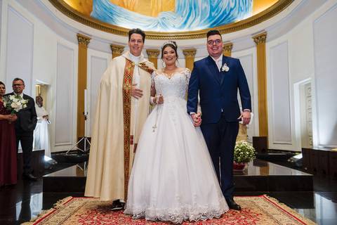 As melhores ideias e inspirações criativas de fotos de casamento na cerimônia na igreja Paróquia Santo Antônio'