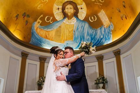 As melhores ideias e inspirações criativas de fotos de casamento na cerimônia na igreja Paróquia Santo Antônio'