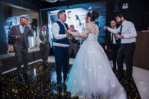 As melhores ideias e inspirações criativas de fotos dos noivos no Espaço Casa Bertolazzi
'