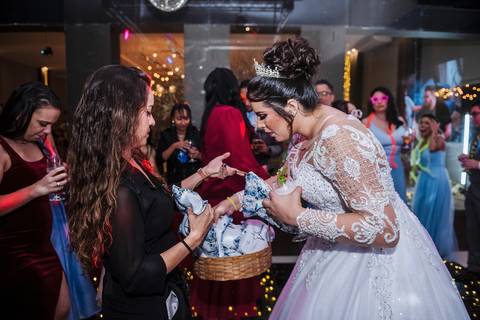 As melhores ideias e inspirações criativas de fotos dos noivos no Espaço Casa Bertolazzi
'