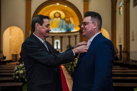 As melhores ideias e inspirações criativas de fotos de casamento na cerimônia na igreja Paróquia Santo Antônio'