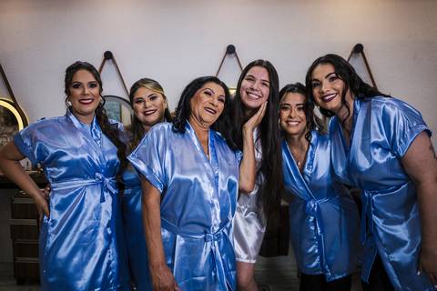 As melhores ideias e inspirações criativas do making of da noiva com as madrinhas
'