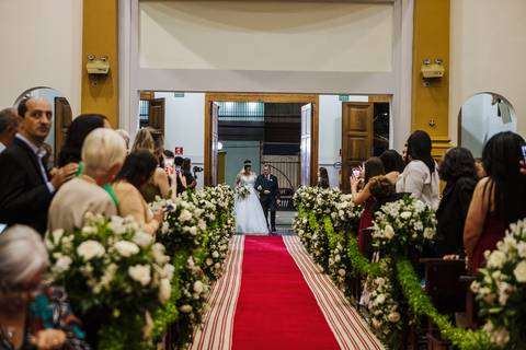 As melhores ideias e inspirações criativas de fotos de casamento na cerimônia na igreja Paróquia Santo Antônio'