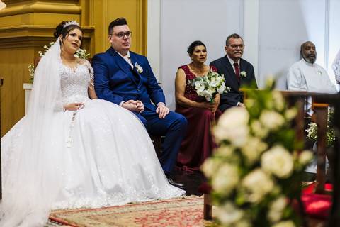 As melhores ideias e inspirações criativas de fotos de casamento na cerimônia na igreja Paróquia Santo Antônio'