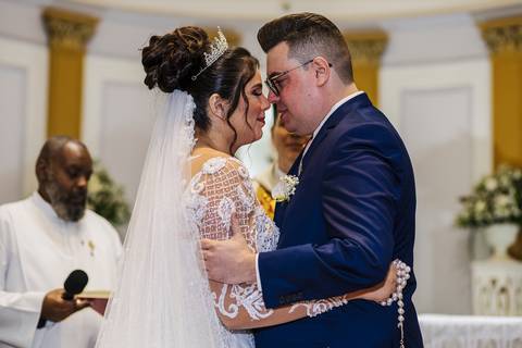 As melhores ideias e inspirações criativas de fotos de casamento na cerimônia na igreja Paróquia Santo Antônio'