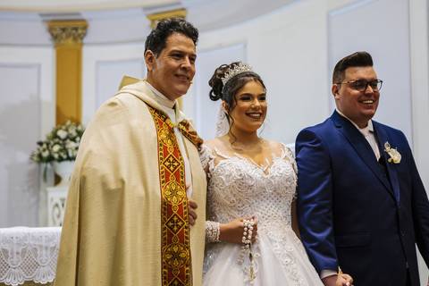As melhores ideias e inspirações criativas de fotos de casamento na cerimônia na igreja Paróquia Santo Antônio'