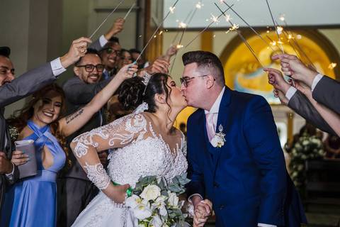 As melhores ideias e inspirações criativas de fotos de casamento na cerimônia na igreja Paróquia Santo Antônio'