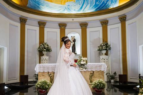 As melhores ideias e inspirações criativas de fotos de casamento na cerimônia na igreja Paróquia Santo Antônio'