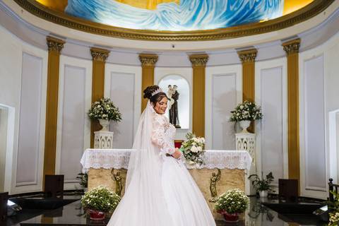 As melhores ideias e inspirações criativas de fotos de casamento na cerimônia na igreja Paróquia Santo Antônio'