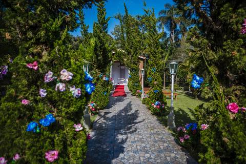 As melhores ideias e inspirações criativas de fotos de casamento na cerimônia na Chácara Lírio dos Vales - Franco da Rocha'