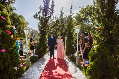 As melhores ideias e inspirações criativas de fotos de casamento na cerimônia na Chácara Lírio dos Vales - Franco da Rocha'