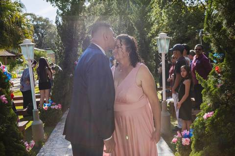 As melhores ideias e inspirações criativas de fotos de casamento na cerimônia na Chácara Lírio dos Vales - Franco da Rocha'