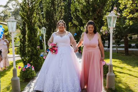 As melhores ideias e inspirações criativas de fotos de casamento na cerimônia na Chácara Lírio dos Vales - Franco da Rocha'